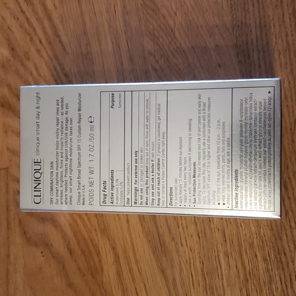 Clinique Exclusive smart day and night moisturizer - Picture 3 of 3